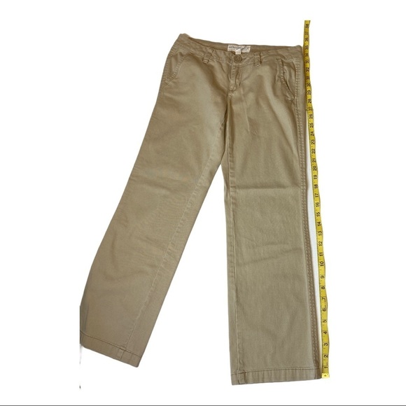 Aeropostale Stretch 5/6 Short Khaki Dress Pants - Picture 4 of 10